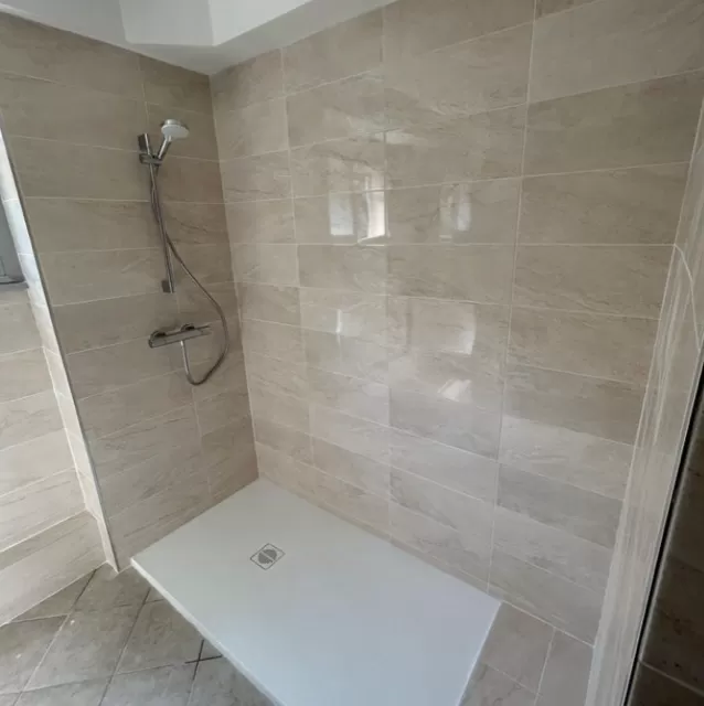 installation bac à douche rénovation d'une salle de bains à collioure 