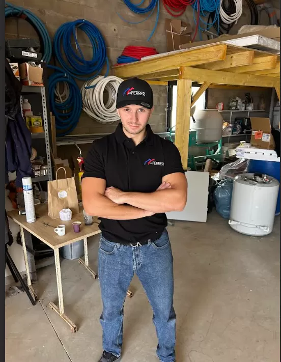 Arthur dans son nouvel uniforme au couleur d'ETS FERRER.